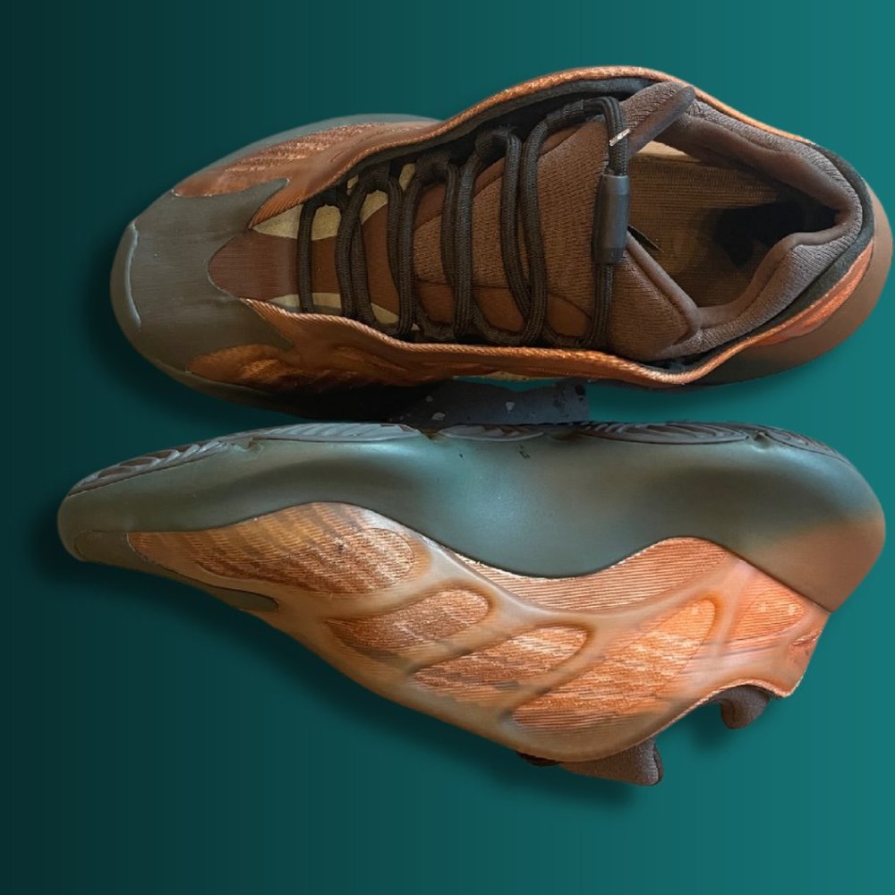 Yeezy 700 V3 "Copper Fade"